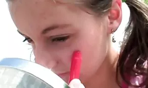 Petite peludo coño o ...